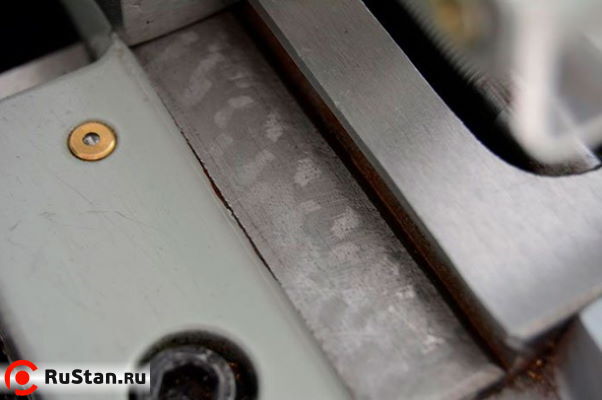 Направляющие станка прошли процедуру шабрения, что существенно повышает точность обработки на токарном станке. фото №6 METAL MASTER MML 1830 фото №6