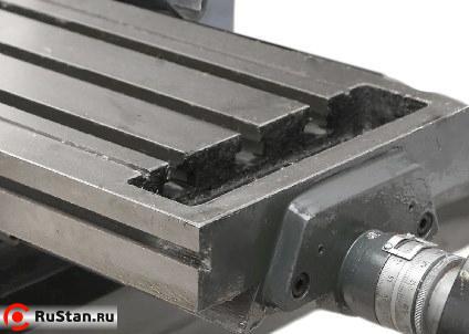 Рабочий стол оснащен Т - образными пазами для установки прижимного оборудования. фото №13 Рабочий стол оснащен Т - образными пазами для установки прижимного оборудования. фото №13