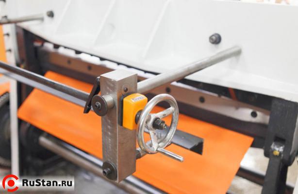 Stalex Q11-4x2500 задний упор с маховиком перемещения – 350 мм (с счётчиком длины) фото №5 Stalex Q11-4x2500 задний упор с маховиком перемещения – 350 мм (с счётчиком длины) фото №5