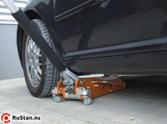 Удобная работа. Удобный и легкий подъем спортивных автомобилей с низкой посадкой фото №2 Удобная работа фото №2