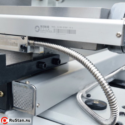 Продольная, поперечная и тонкая продольная подачи оснащены оптическими линейками с точностью позиционирования ±5 мкм. фото №14 METAL MASTER Z46200 фото №14